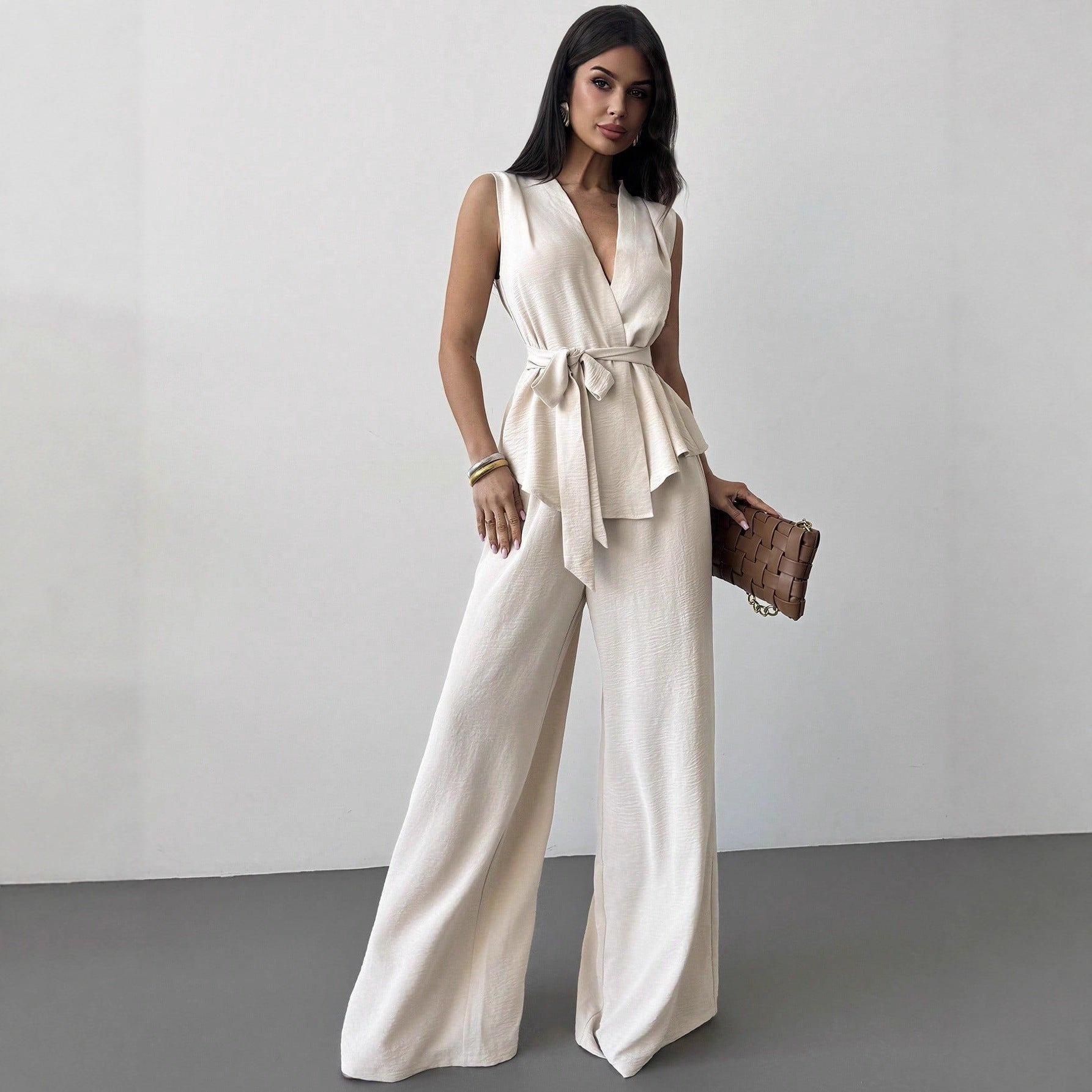 Conjunto de dos piezas: top tipo chaleco con escote en V y pantalones con cordones