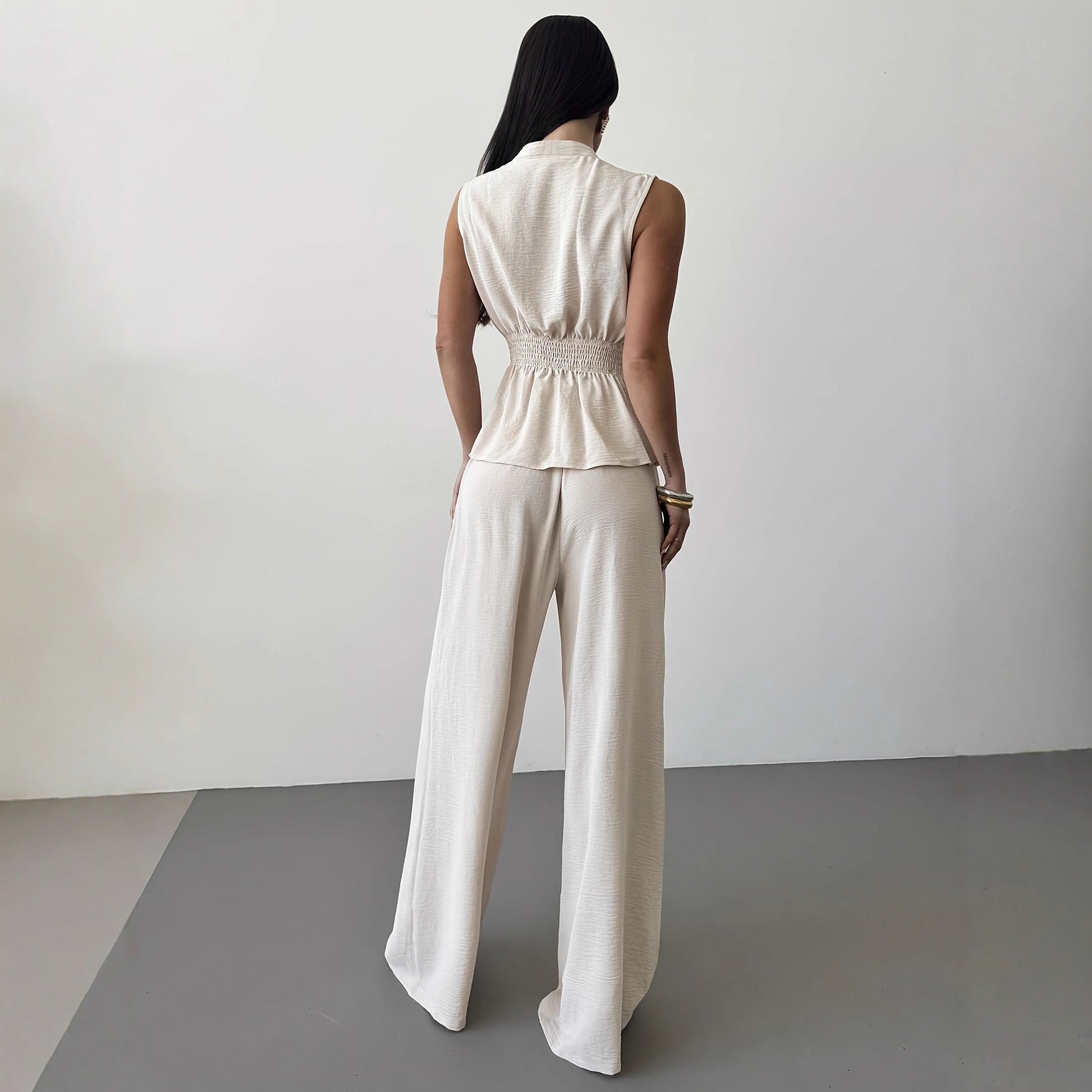 Conjunto de dos piezas: top tipo chaleco con escote en V y pantalones con cordones